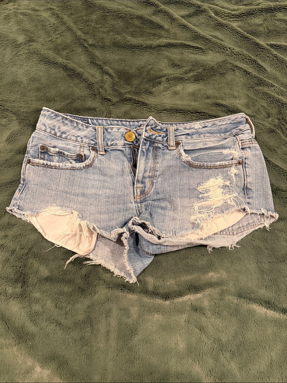 AEO Distressed Jeans (Size 6) - Picture 1 of 7
